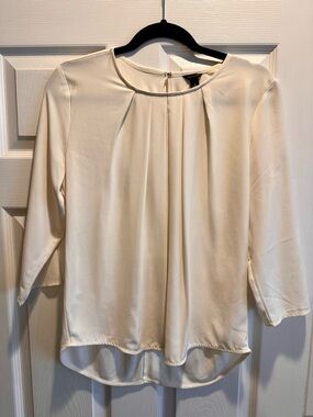 Ann Taylor Cream Pleated Round-Neck Blouse with 3/4 Sleeves